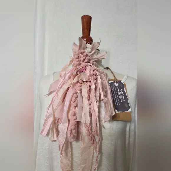 SOLD!!!! JABOT🩷 BABY PINK🩷MOSSIE ANNA ARTISAN DESIGN OOAK NWT - Picture 2 of 5